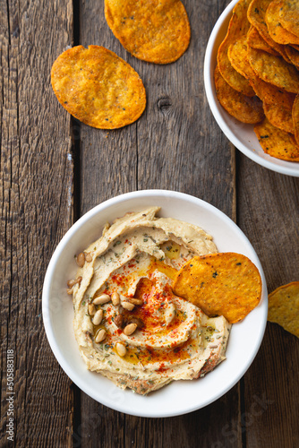 Hummus and crunchy corn chips