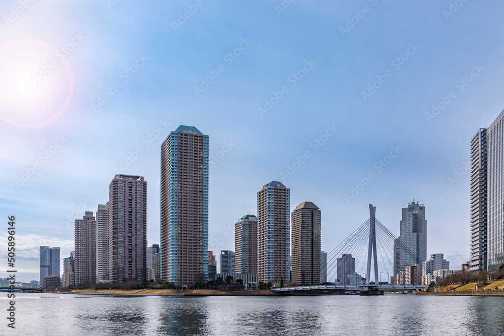 東京の川を航行する船から見る風景 東京の川を航行する船から見る風景
