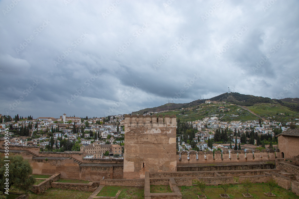 El Albaicín (o Albayzín) es el barrio más antiguo de Granada