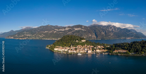 Obraz na płótnie Aerial view of Bellagio on the Lake Como w salonie