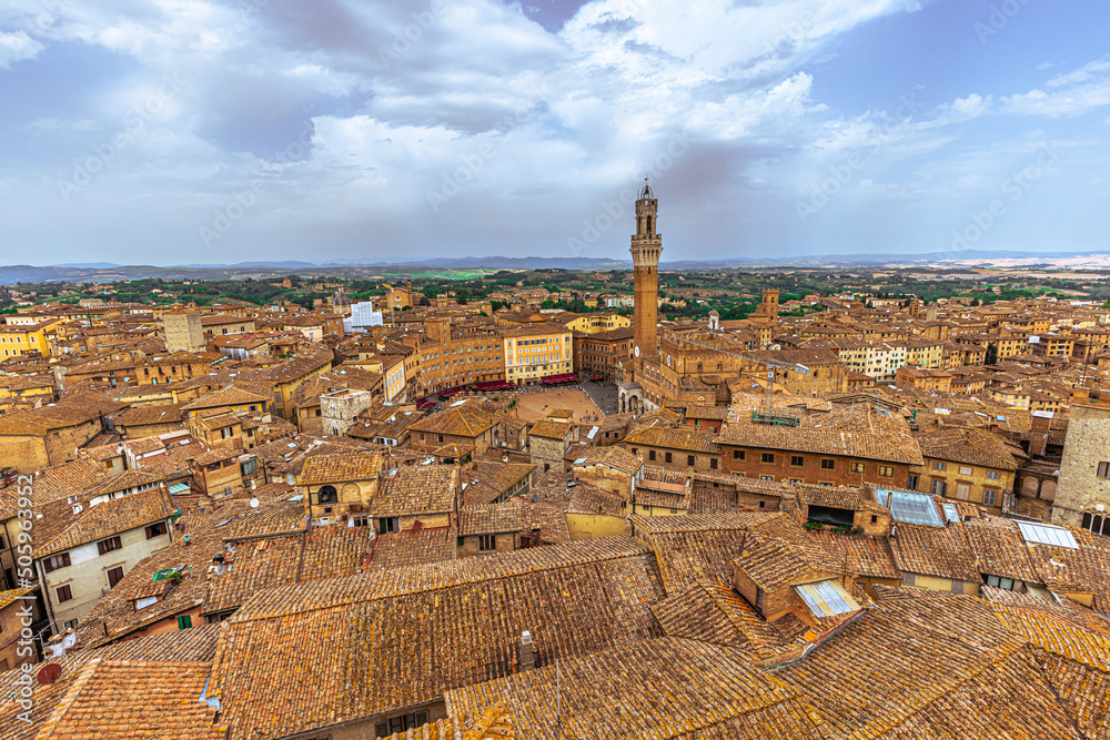 Φωτογραφία Panoramic view of the medieval city of Siena in Tuscany, Italy