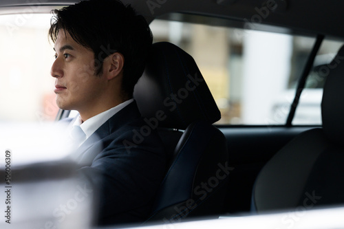 車を運転する男性　ビジネスマン © Peak River
