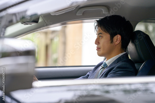 車を運転する男性　ビジネスマン © Peak River