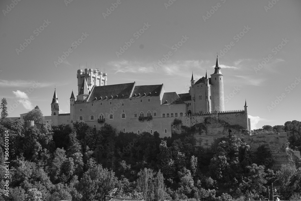 Walk through Segovia, Roman city par excellence Walk through Segovia, Roman city par excellence