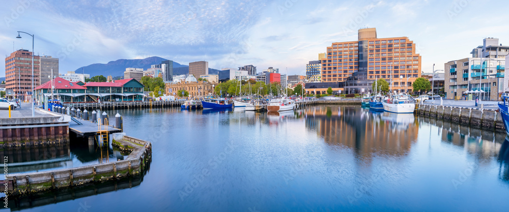 Obraz premium Victoria Dock Hobart Australia just after sunrise