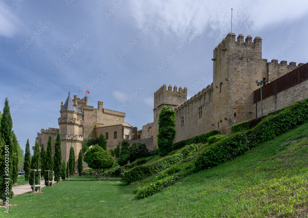 Obraz premium view of the Palacio Real de Olite castle in the old city center of Olite