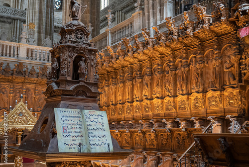 Códice de salmos y cantos gregorianos en el coro de la catedral gótica de Salamanca, España photo