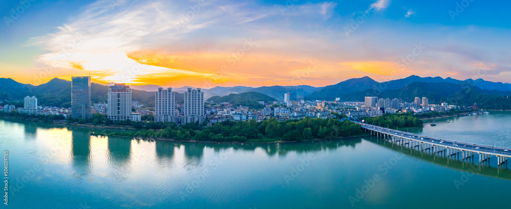 Fototapeta premium Urban environment of Fuchun River Erqiao, Tonglu County, Zhejiang province, China