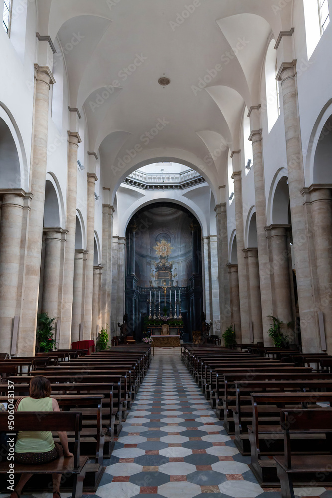 The interior and central nave of the Cathedral of Saint John the Baptist (Turin Cathedral)