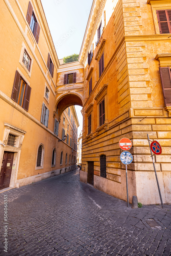 Obraz premium Narrow street with beautiful arch at residential district at old town in Rome. Traveling Italian landmarks concept. Architecture and buildings in Rome