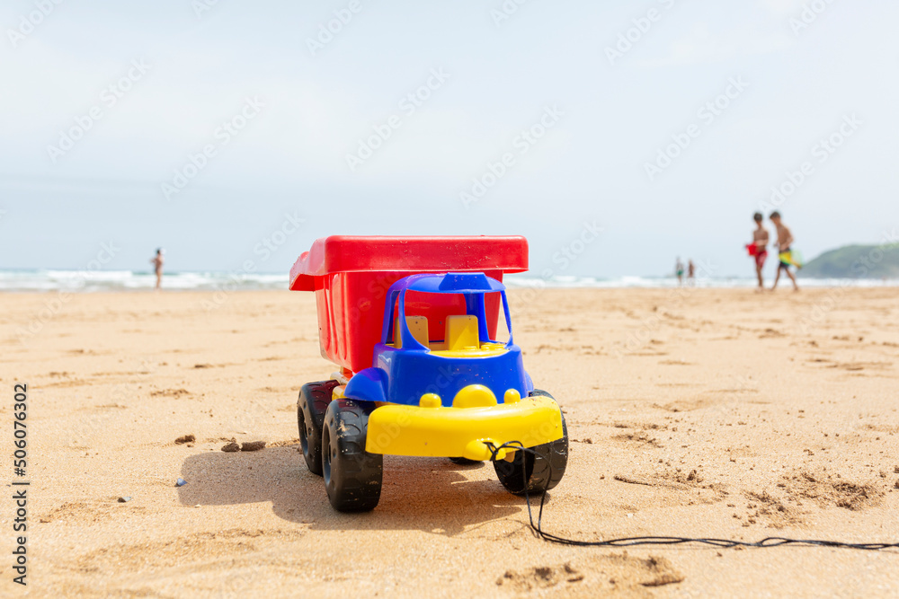 Fototapeta premium toys on the beach