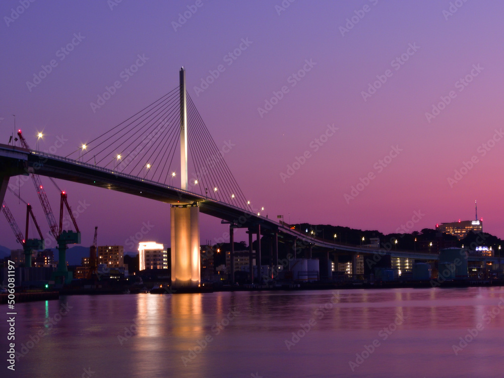 Obraz premium 福岡市 荒津大橋の夜景