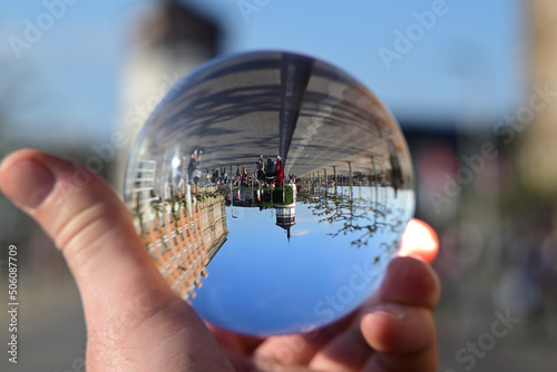  mit lensball fotografierter düsseldorfer altstadt, nrw, deutschland
 photo