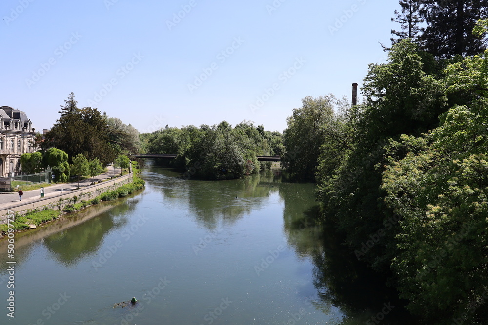Le fleuve Charente dans Angouleme, ville de Angouleme, département de la Charente, France Le fleuve Charente dans Angouleme, ville de Angouleme, département de la Charente, France