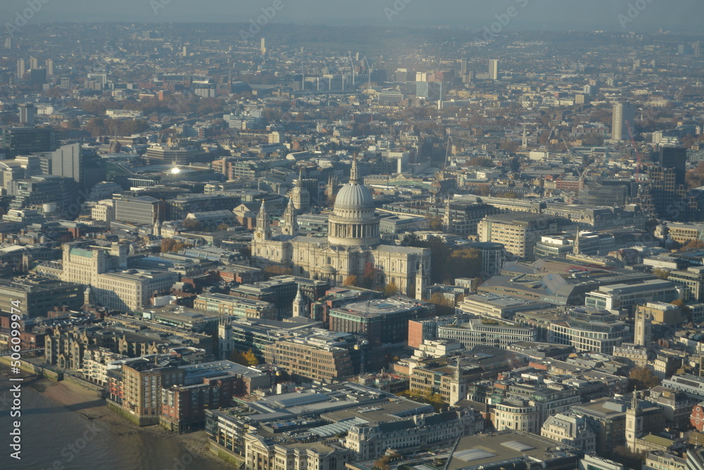 St. Pauls Cathedral und Themse