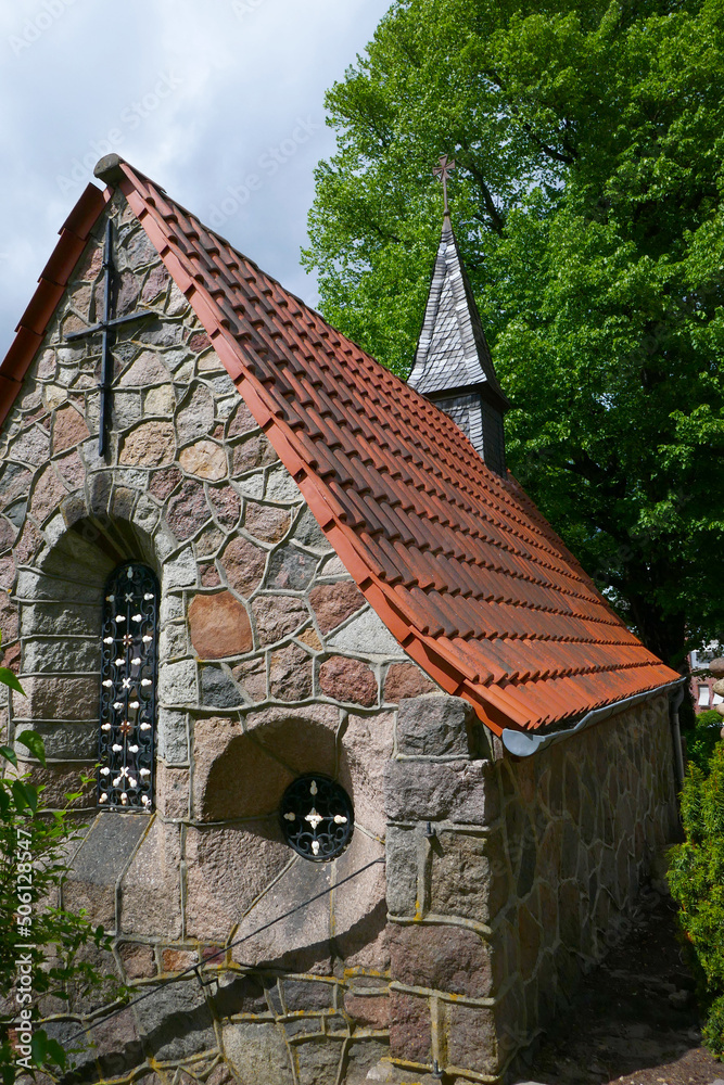 Ehrenmal-Kapelle mit Treppenaufgang in Kellinghusen