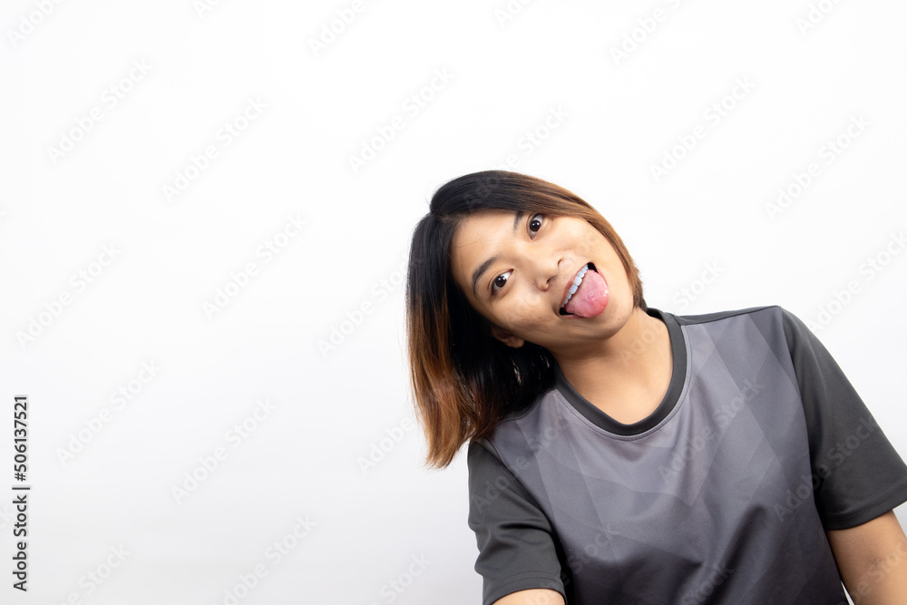 Asian women are enjoying taking pictures of themselves in a new and unusual way. Asian women are enjoying taking pictures of themselves in a new and unusual way.