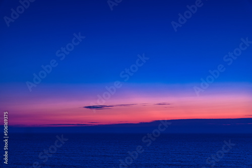 夏の日本海の夕暮れ