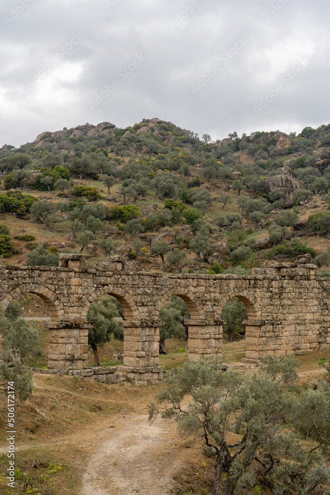 the ruins of the aqueduct