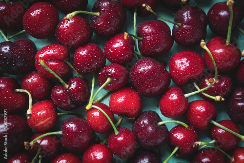 Fotografía Close-up of delicious fresh and freshly washed cherries