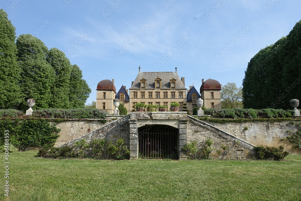 Jardin du château de Fléchéres en France