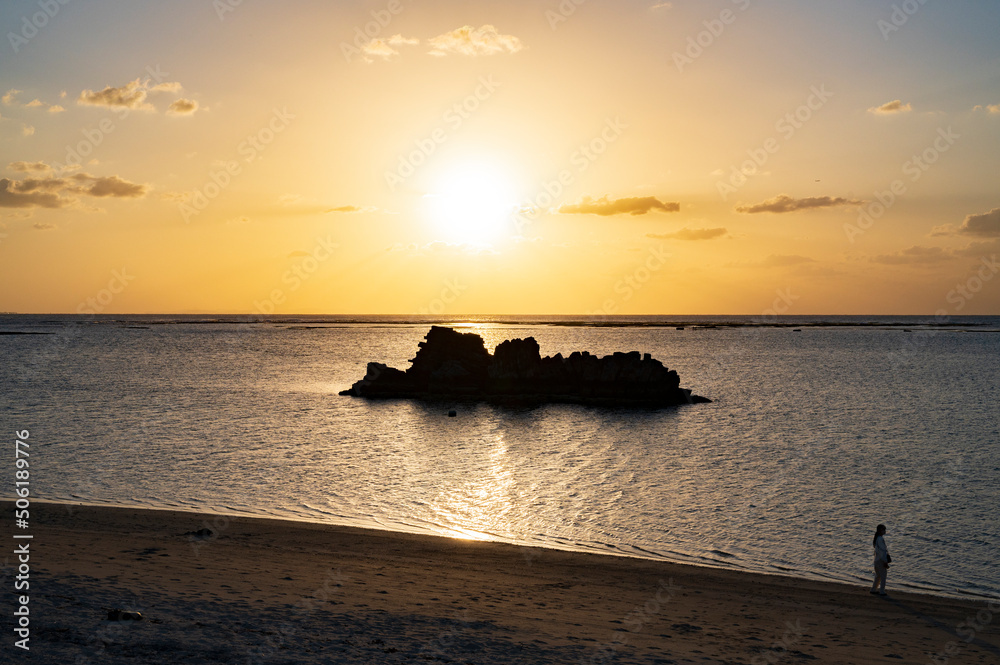 沖縄　アラハビーチの夕景