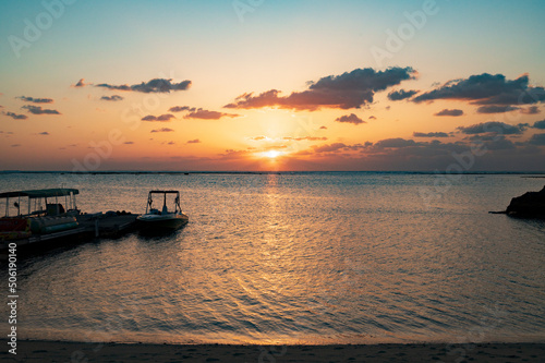 沖縄　アラハビーチの夕景