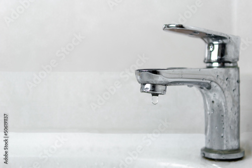 Obraz na płótnie faucet dripping water ..not turn off the water w salonie