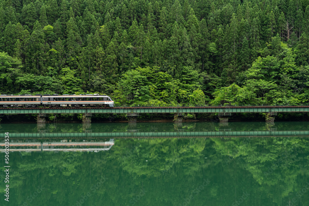 新緑と線路 岐阜県 新緑と線路 岐阜県