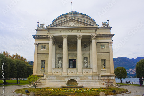 Volta Temple (Tempio Voltiano) - neoclassical temple dedicated to Alessandro Volta in Como photo