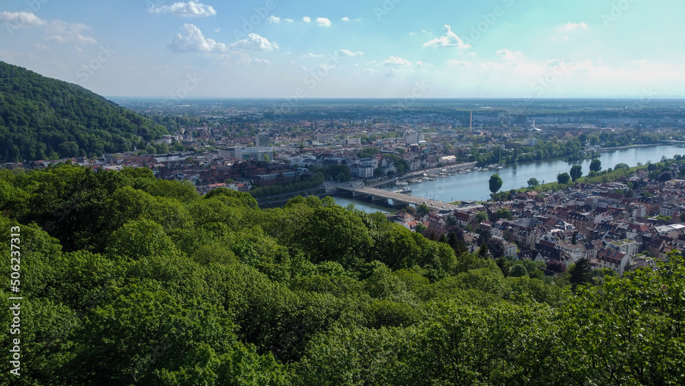 Obraz premium the city that lies in the valley 