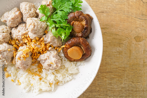 Dried Rice Porridge with Boiled Pork Bowl