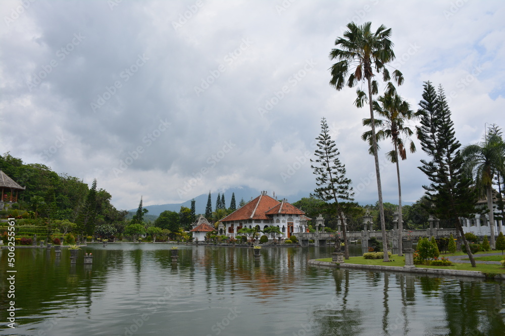 sightseeing the beauties of Indonesian culture