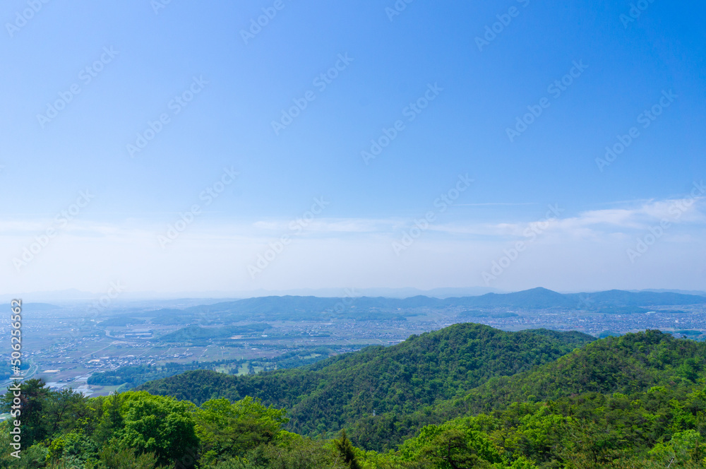 鬼ノ城から臨む吉備津平野、5月撮影