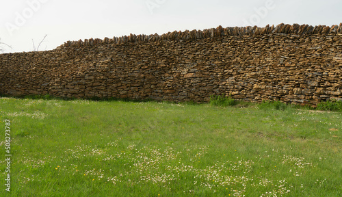 Muros de piedra en el Valle de Motorritas en Gúdar