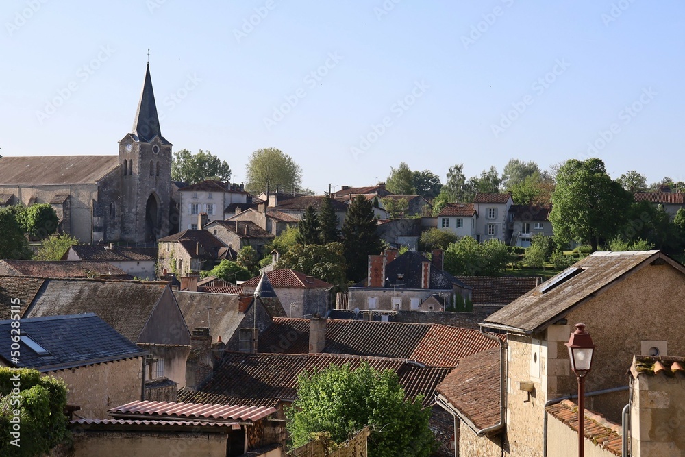 Vue d'ensemble de Charroux, village de Charroux, département de la Vienne, France