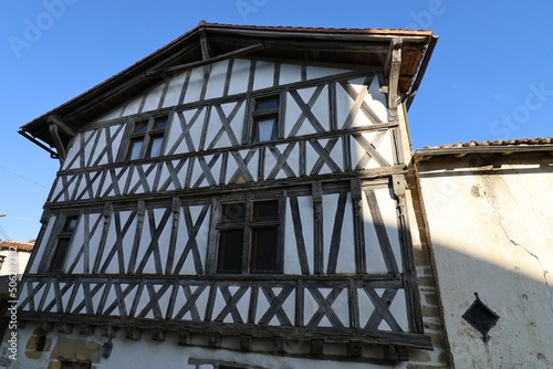 Maison typique, vue de l'extérieur, village de Charroux, département de la Vienne, France