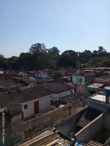  poor community, dawn, São Paulo streets, outskirts buildings. slum. comunidade pobre, madrugada, ruas de São Paulo, prédios da periferia, favela.