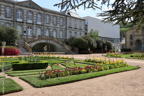 Tableau sur toile Le musée d'art et d'archéologie, vue de l'extérieur, ville de Gueret, départemen