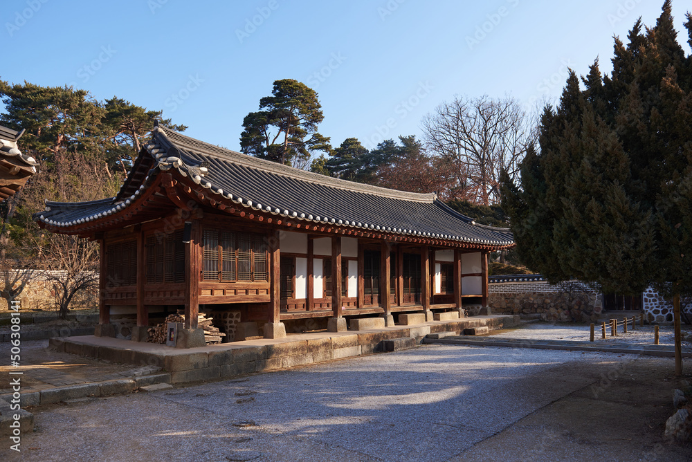 Yungneung and Geolleung Royal Tombs is the tomb of the king of the Joseon Dynasty. It is a building for ancestral rites.
