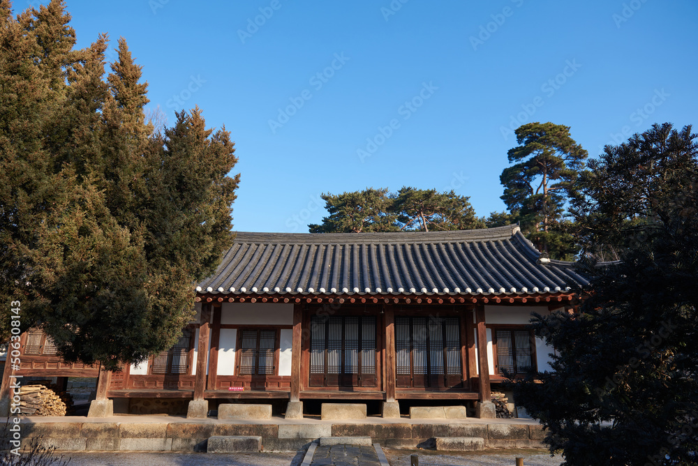 Yungneung and Geolleung Royal Tombs is the tomb of the king of the Joseon Dynasty. It is a building for ancestral rites.
