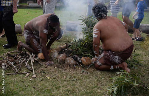 Bild auf Leinwand Australian Aboriginal smoking ceremony.
