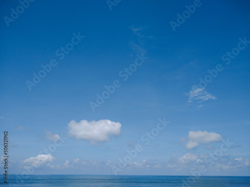 blue sky background, beautiful sunny cloud, bright clear sky © SISYPHUS_zirix