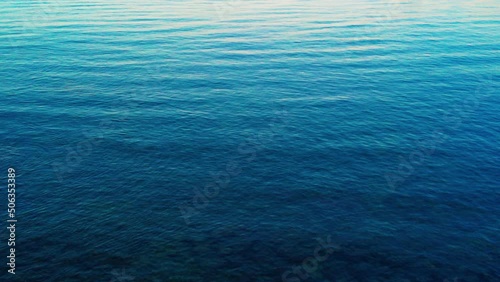 Paesaggio marino con mare calmo photo