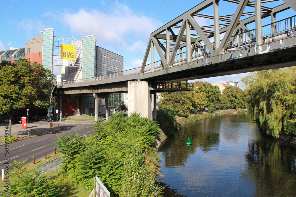 Fototapeta premium U möckernbrücke at hallesches ufer in berlin (germany) 
