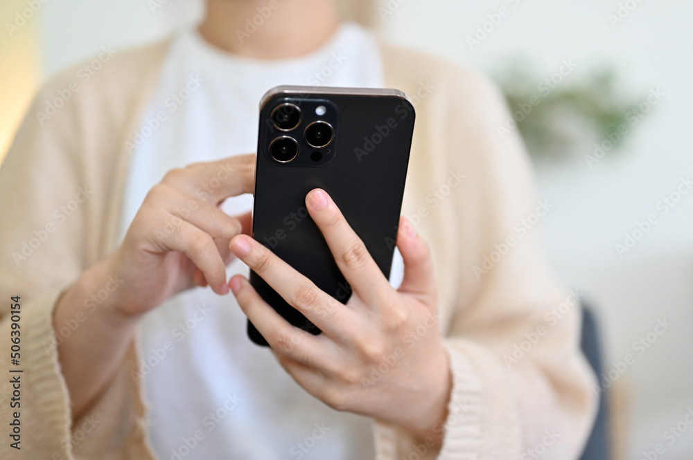 A housewife using smartphone to order stuff on online shopping application. A housewife using smartphone to order stuff on online shopping application.