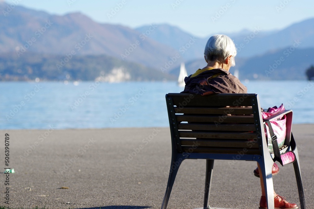 vieillesse sur les bords du lac d'Annecy 