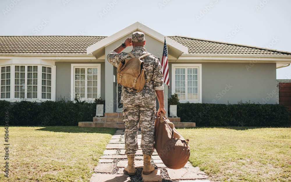 Rearview of a soldier returning home from the army - obrazy, fototapety, plakaty 