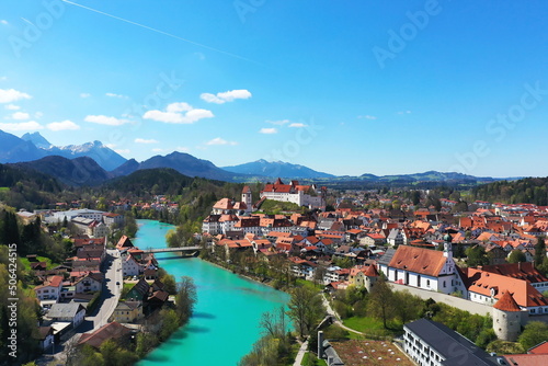 Luftbild von Füssen am Lech bei schönem Wetter