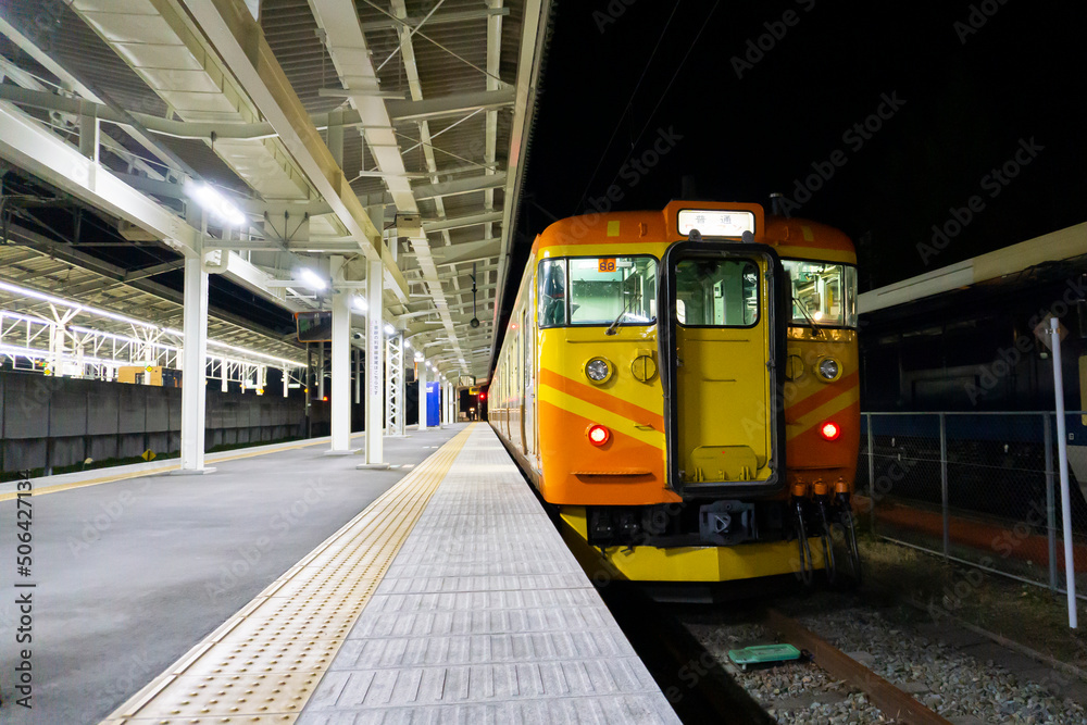 夜のしなの鉄道の車両